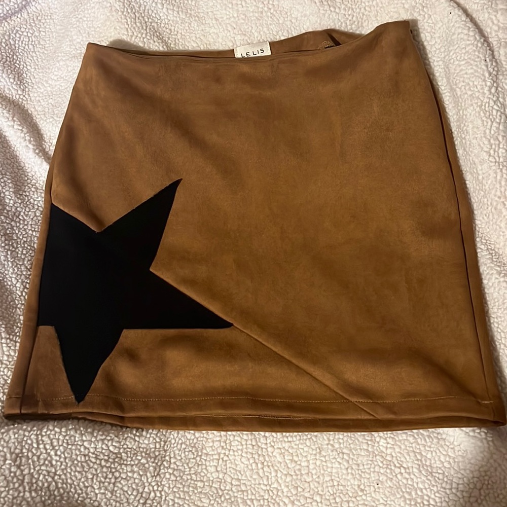 NanaMac, size small, brown with black star